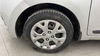 Used 2015 Hyundai Grand i10 [2013-2017] Sportz 1.1 CRDi Diesel Manual tyres LEFT FRONT TYRE RIM VIEW