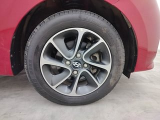 Used 2018 Hyundai Grand i10 [2017-2020] Sportz AT 1.2 Kappa VTVT Petrol Automatic tyres RIGHT FRONT TYRE RIM VIEW