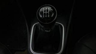 Used 2018 Volkswagen Ameo [2016-2020] 1.0 Highline Plus Petrol Petrol Manual interior GEAR  KNOB VIEW
