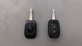 Used 2016 Renault Kwid [2015-2019] 1.0 RXT AMT Petrol Automatic extra CAR KEY VIEW