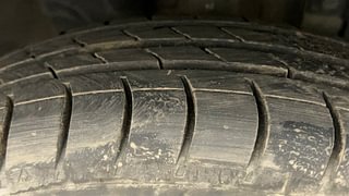 Used 2016 Renault Kwid [2017-2019] RXT 1.0 SCE Special Petrol Manual tyres RIGHT FRONT TYRE TREAD VIEW