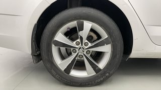 Used 2018 skoda Octavia 2.0L Style TDI AT Diesel Automatic tyres RIGHT REAR TYRE RIM VIEW