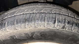 Used 2016 Renault Kwid [2015-2019] 1.0 RXT AMT Petrol Automatic tyres LEFT FRONT TYRE TREAD VIEW