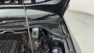 Used 2018 Volkswagen Ameo [2016-2020] 1.0 Highline Plus Petrol Petrol Manual engine ENGINE LEFT SIDE HINGE & APRON VIEW