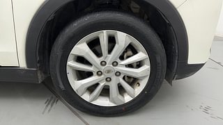 Used 2021 Mahindra XUV 300 W8 Petrol Petrol Manual tyres RIGHT FRONT TYRE RIM VIEW