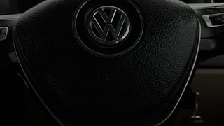 Used 2018 Volkswagen Ameo [2016-2020] 1.0 Highline Plus Petrol Petrol Manual top_features Airbags