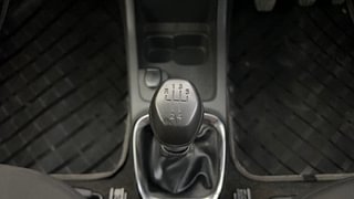 Used 2015 Renault Kwid [2015-2019] RXT Petrol Manual interior GEAR  KNOB VIEW