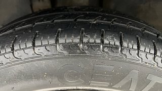 Used 2017 Renault Kwid [2015-2019] RXT Petrol Manual tyres LEFT FRONT TYRE TREAD VIEW