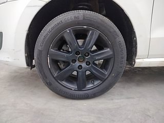 Used 2013 Volkswagen Polo [2010-2014] Comfortline 1.2L (P) Petrol Manual tyres LEFT FRONT TYRE RIM VIEW