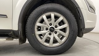 Used 2018 Mahindra XUV500 [2017-2021] W9 AT Diesel Automatic tyres RIGHT FRONT TYRE RIM VIEW