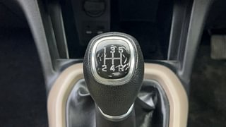 Used 2015 Hyundai Xcent [2014-2017] SX (O) Petrol Petrol Manual interior GEAR  KNOB VIEW