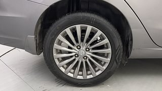 Used 2017 maruti-suzuki Ciaz Alpha Petrol AT Petrol Automatic tyres RIGHT REAR TYRE RIM VIEW