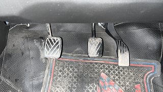 Used 2015 Maruti Suzuki Swift [2014-2017] LXI (O) Petrol Manual interior PEDALS VIEW