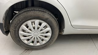 Used 2015 Maruti Suzuki Swift [2014-2017] LXI (O) Petrol Manual tyres RIGHT REAR TYRE RIM VIEW