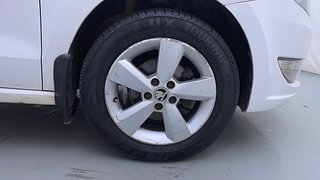 Used 2015 Skoda Rapid [2011-2016] Elegance Plus Diesel MT Diesel Manual tyres RIGHT FRONT TYRE RIM VIEW