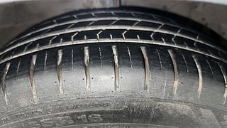 Used 2017 maruti-suzuki Ciaz Alpha Petrol AT Petrol Automatic tyres RIGHT FRONT TYRE TREAD VIEW