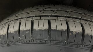 Used 2015 Maruti Suzuki Swift [2014-2017] LXI (O) Petrol Manual tyres RIGHT FRONT TYRE TREAD VIEW