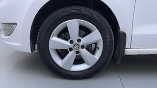 Used 2015 Skoda Rapid [2011-2016] Elegance Plus Diesel MT Diesel Manual tyres LEFT FRONT TYRE RIM VIEW