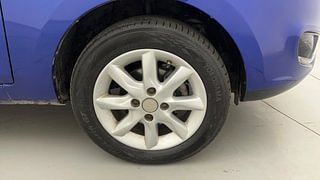 Used 2017 Tata Zest [2014-2019] XT Petrol Petrol Manual tyres RIGHT FRONT TYRE RIM VIEW