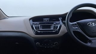 Used 2017 Hyundai Elite i20 [2014-2018] Sportz 1.2 Petrol Manual top_features Integrated (in-dash) music system