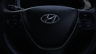 Used 2017 Hyundai Elite i20 [2014-2018] Sportz 1.2 Petrol Manual top_features Airbags