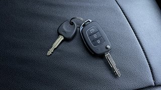 Used 2017 Hyundai Elite i20 [2014-2018] Sportz 1.2 Petrol Manual extra CAR KEY VIEW