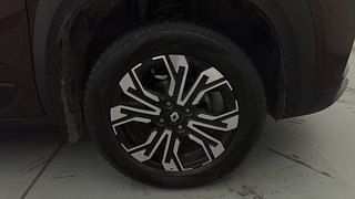 Used 2024 Renault Kiger RXZ AMT Petrol Automatic tyres RIGHT FRONT TYRE RIM VIEW