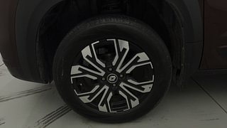 Used 2024 Renault Kiger RXZ AMT Petrol Automatic tyres LEFT FRONT TYRE RIM VIEW