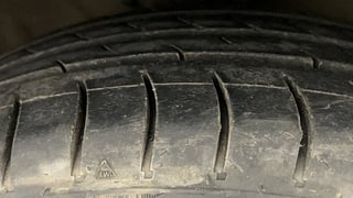 Used 2015 Hyundai Grand i10 [2013-2017] Asta AT 1.2 Kappa VTVT Petrol Automatic tyres RIGHT FRONT TYRE TREAD VIEW