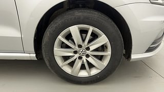 Used 2016 Volkswagen Ameo [2016-2017] Highline 1.5L AT (D) Diesel Automatic tyres RIGHT FRONT TYRE RIM VIEW