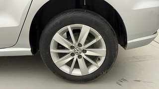 Used 2016 Volkswagen Ameo [2016-2017] Highline 1.5L AT (D) Diesel Automatic tyres LEFT REAR TYRE RIM VIEW