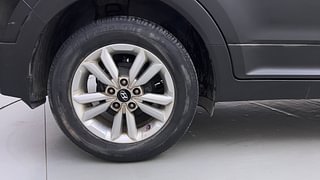 Used 2018 Hyundai Creta [2015-2018] 1.6 SX Plus Petrol Petrol Manual tyres RIGHT REAR TYRE RIM VIEW