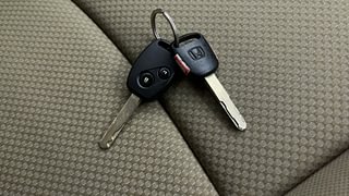 Used 2013 Honda Brio [2011-2016] S MT Petrol Manual extra CAR KEY VIEW