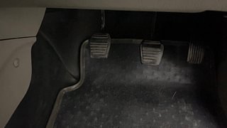 Used 2017 Mahindra Scorpio [2014-2017] S4 Plus Diesel Manual interior PEDALS VIEW