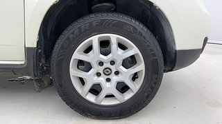 Used 2016 Renault Duster [2015-2019] 85 PS RxE 4X2 MT Diesel Manual tyres RIGHT FRONT TYRE RIM VIEW