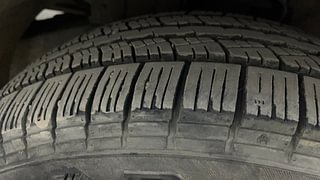 Used 2017 Mahindra Scorpio [2014-2017] S4 Plus Diesel Manual tyres RIGHT FRONT TYRE TREAD VIEW