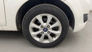 Used 2012 Ford Figo [2010-2015] Duratec Petrol Titanium 1.2 Petrol Manual tyres RIGHT FRONT TYRE RIM VIEW