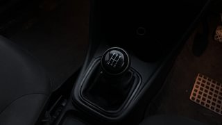 Used 2018 Volkswagen Polo [2018-2022] Comfortline 1.0L (P) Petrol Manual interior GEAR  KNOB VIEW