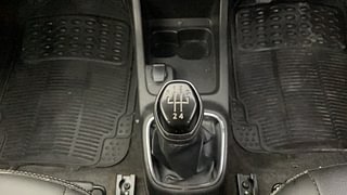 Used 2019 Renault Kwid [2015-2019] RXT Opt Petrol Manual interior GEAR  KNOB VIEW