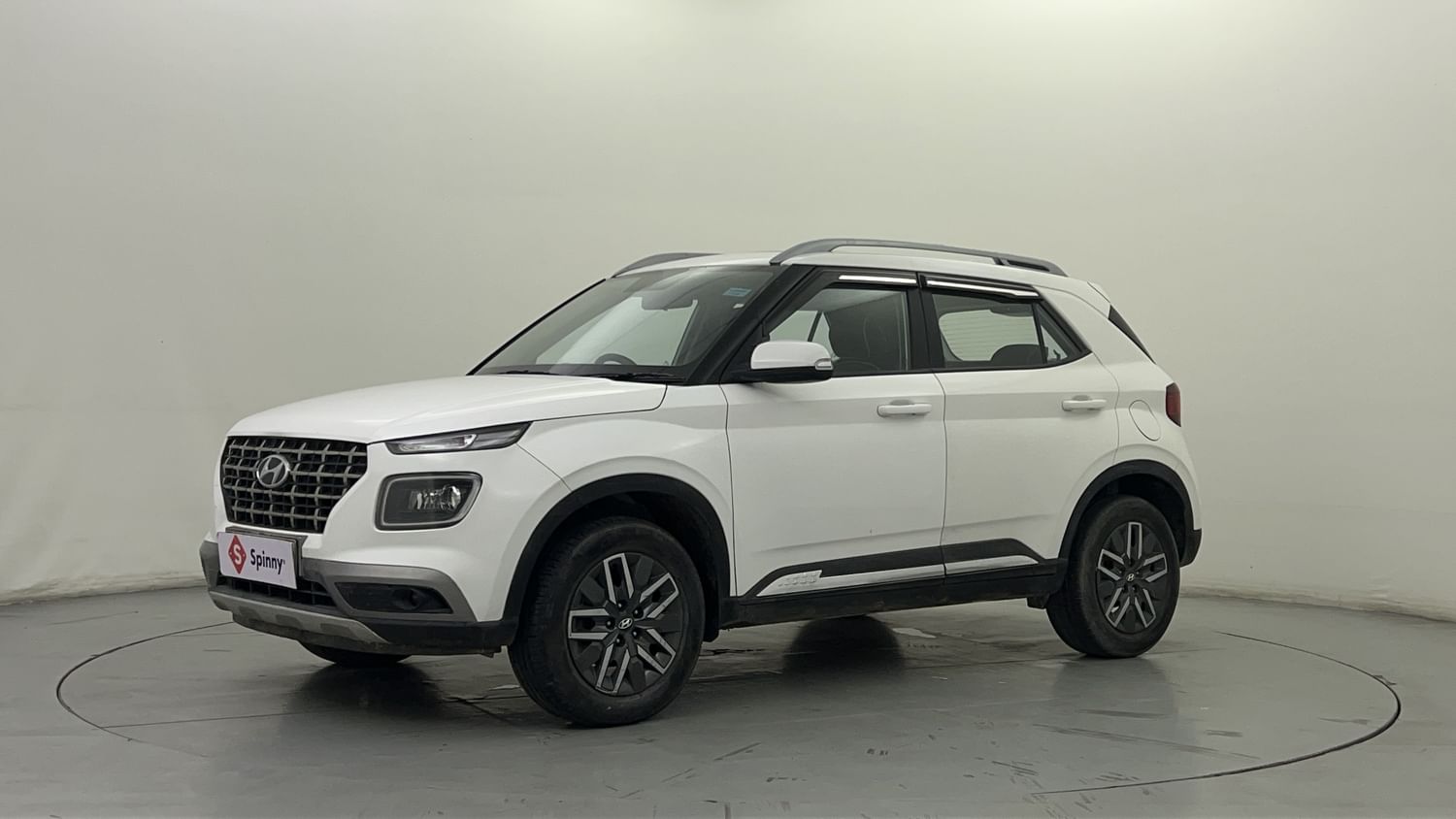 LEFT FRONT CORNER VIEW