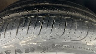 Used 2014 Volkswagen Polo [2010-2014] Highline1.2L (P) Petrol Manual tyres RIGHT FRONT TYRE TREAD VIEW