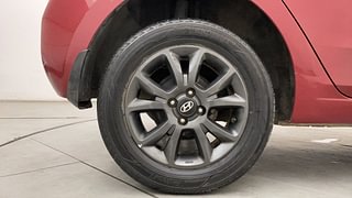 Used 2020 Hyundai Elite i20 [2018-2020] Sportz Plus 1.2 Petrol Manual tyres RIGHT REAR TYRE RIM VIEW