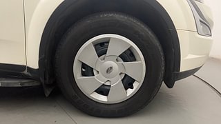 Used 2016 Mahindra XUV500 [2015-2018] W6 AT Diesel Automatic tyres RIGHT FRONT TYRE RIM VIEW