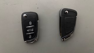 Used 2016 Mahindra XUV500 [2015-2018] W6 AT Diesel Automatic extra CAR KEY VIEW