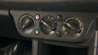 Used 2011 Maruti Suzuki Swift [2007-2011] VXi Petrol Manual top_features Automatic climate control