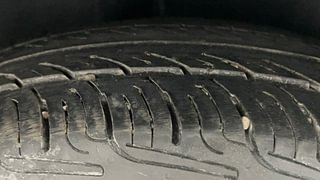 Used 2011 Maruti Suzuki Swift [2007-2011] VXi Petrol Manual tyres RIGHT REAR TYRE TREAD VIEW