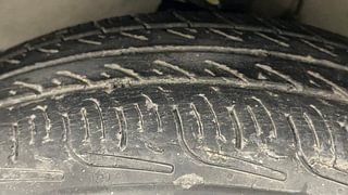 Used 2011 Maruti Suzuki Swift [2007-2011] VXi Petrol Manual tyres LEFT FRONT TYRE TREAD VIEW