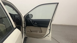 Used 2016 Mahindra XUV500 [2015-2018] W6 AT Diesel Automatic interior RIGHT FRONT DOOR OPEN VIEW