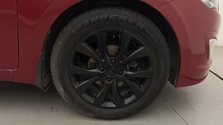 Used 2017 Hyundai Verna [2017-2020] 1.6 VTVT SX Petrol Manual tyres RIGHT FRONT TYRE RIM VIEW