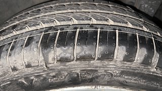 Used 2016 Maruti Suzuki Swift [2011-2017] ZXi Petrol Manual tyres LEFT REAR TYRE TREAD VIEW